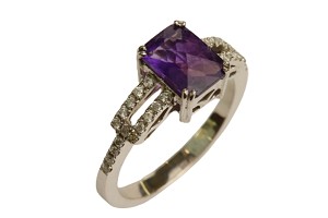 Light Ametyst Square Shaped Purple Stone Ring