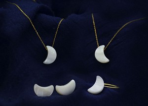 Vera Perla 18K Gold Small Crescent Shape Mother of Pearl Jewelry Set 4 pcs