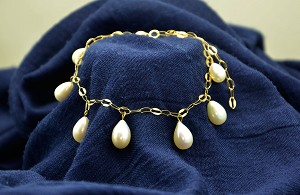 Vera Perla 18K Gold Pearl Drops Bracelet