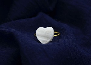 Vera Perla 10k Gold Heart Shape Mother of Pearl Ring