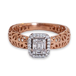 18 kt Gold Solitaire Diamond Ring - R6309