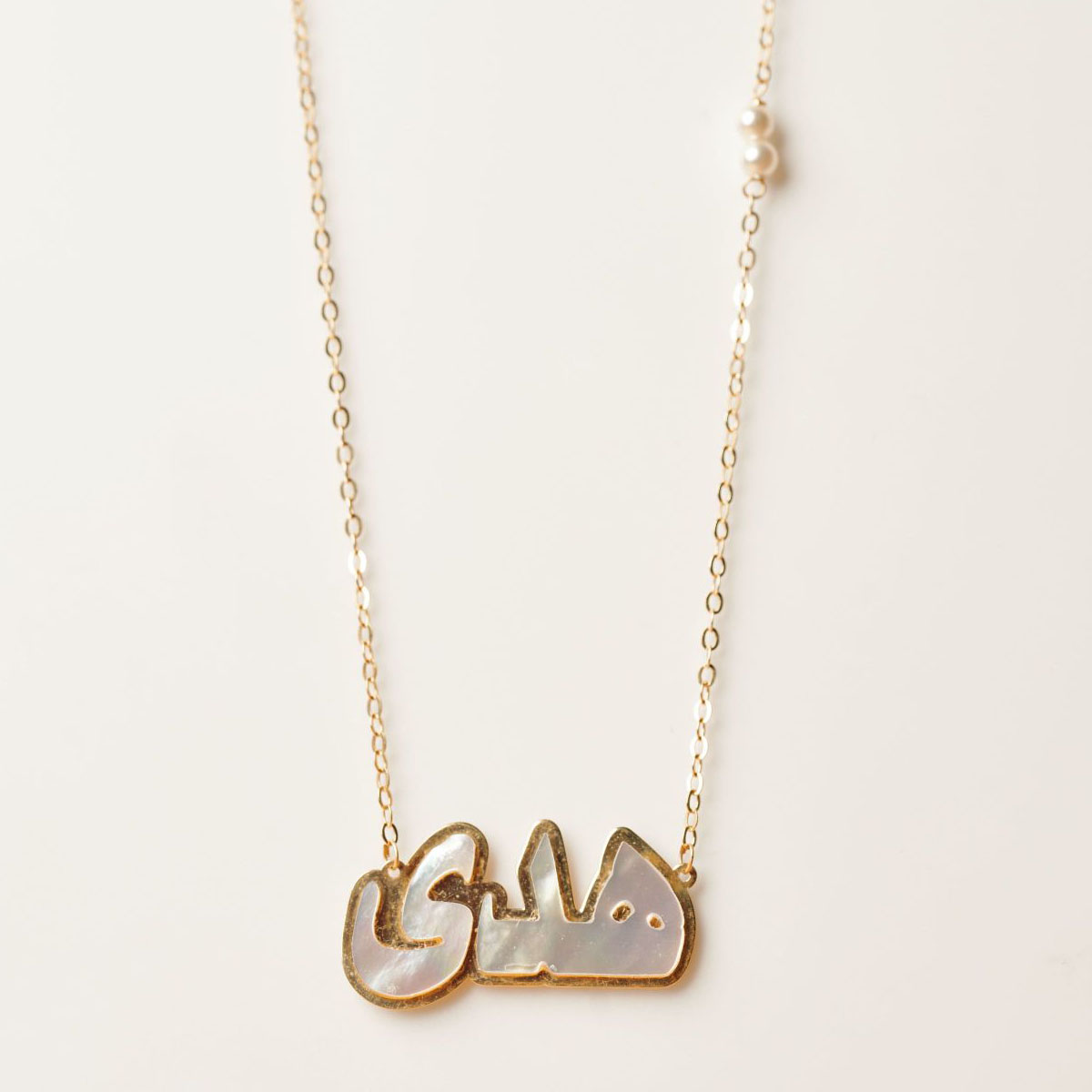 Adam Gold Name Necklace with seashell and 18 kt gold - 03