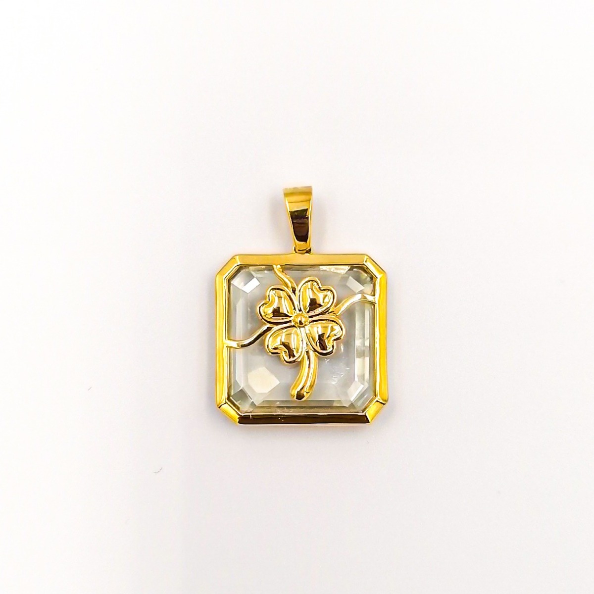 Diamond Topaz square pendant in 18k yellow gold