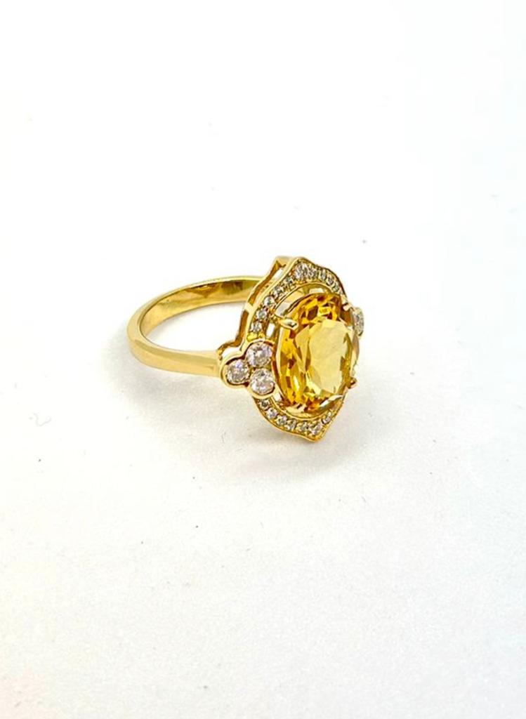  Citrine stone ring in 18k yellow gold & diamond